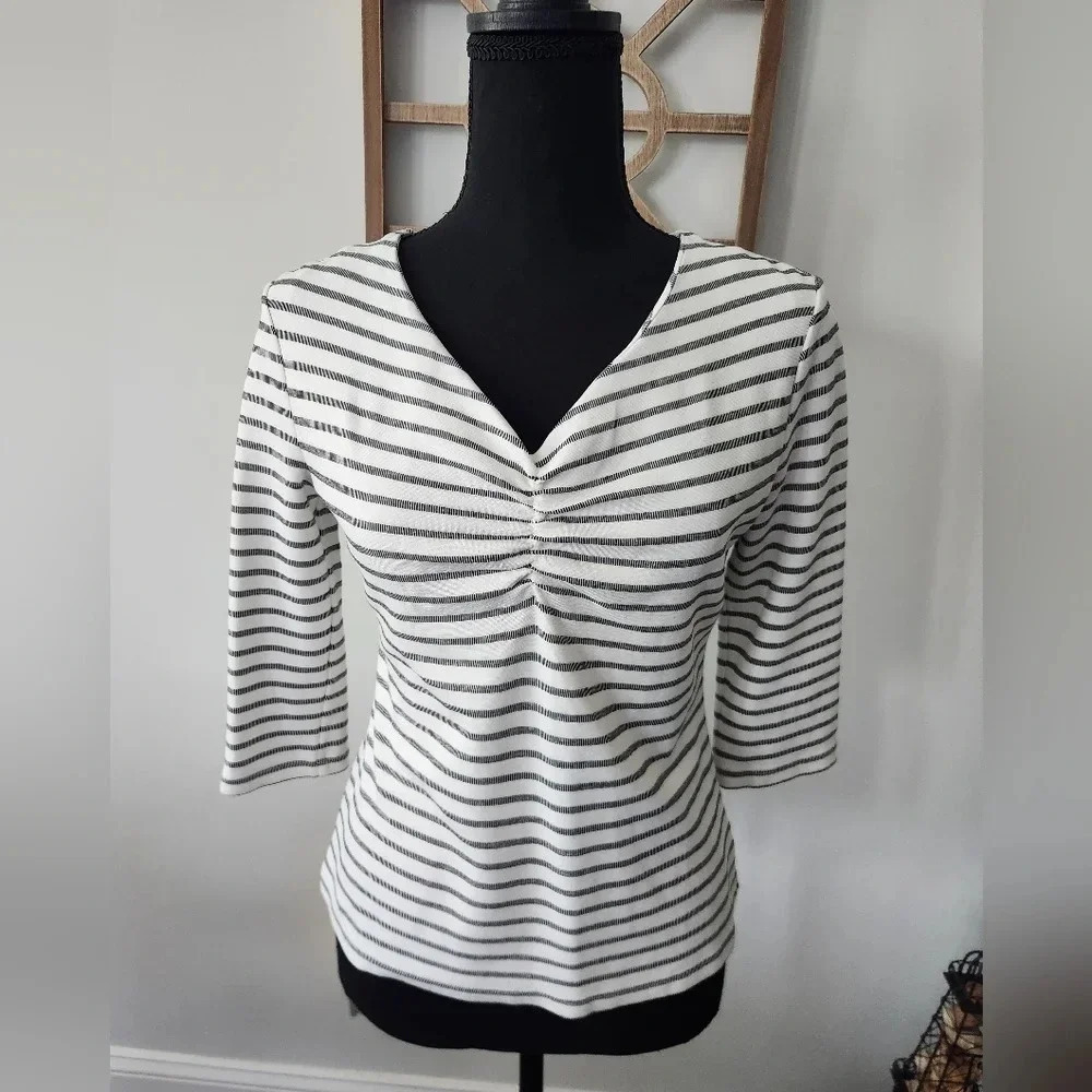 Tahari Black and White Striped Long Sleeve V Neck Shirt Womens Small - Picture 2 of 5